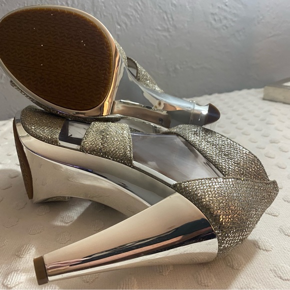 Michael Michael Kors Women's Berkley zipper Silver Glitter Heels - Picture 8 of 16